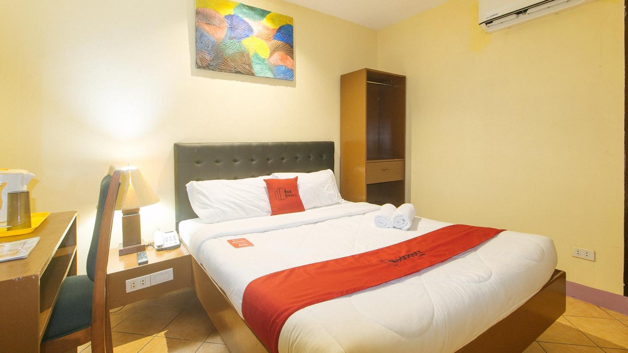 Reddoorz At Comfy Inn Ermita Manila Exterior foto