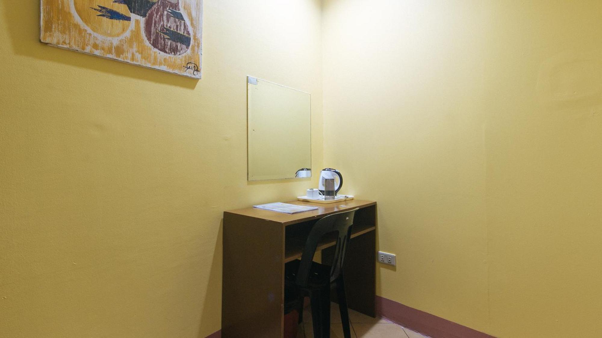 Reddoorz At Comfy Inn Ermita Manila Exterior foto