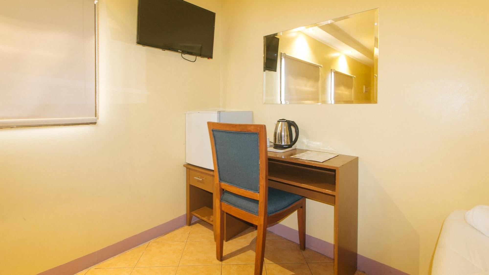 Reddoorz At Comfy Inn Ermita Manila Exterior foto