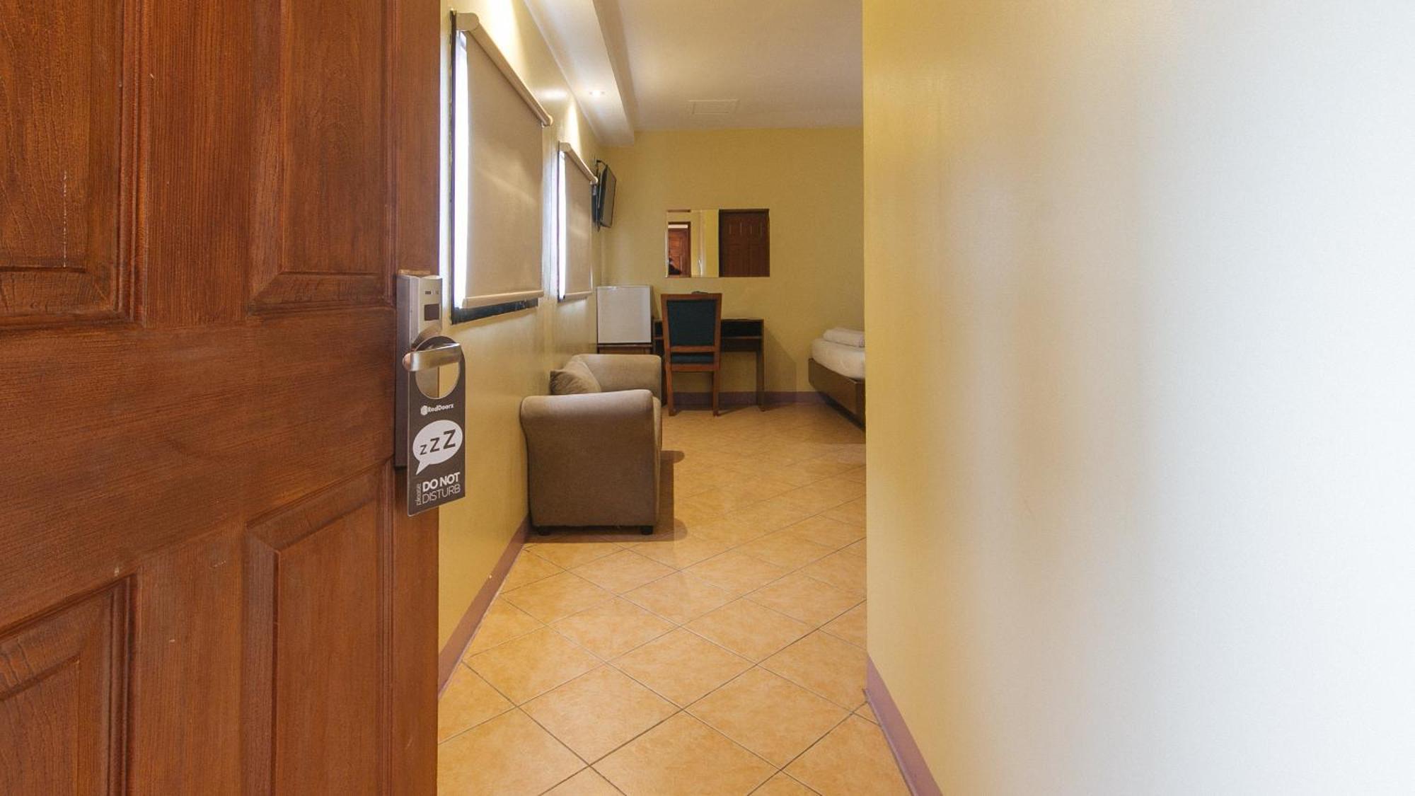 Reddoorz At Comfy Inn Ermita Manila Exterior foto