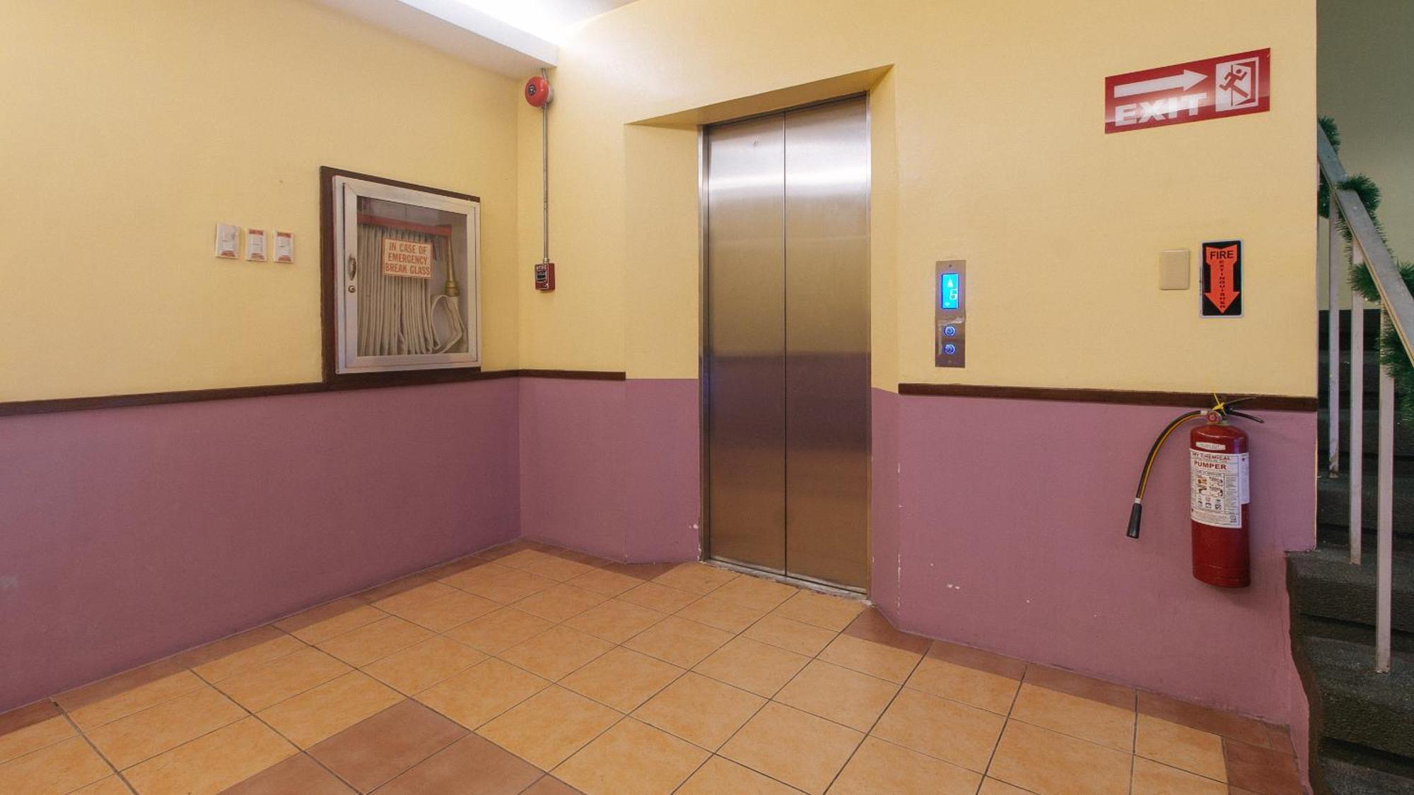 Reddoorz At Comfy Inn Ermita Manila Exterior foto