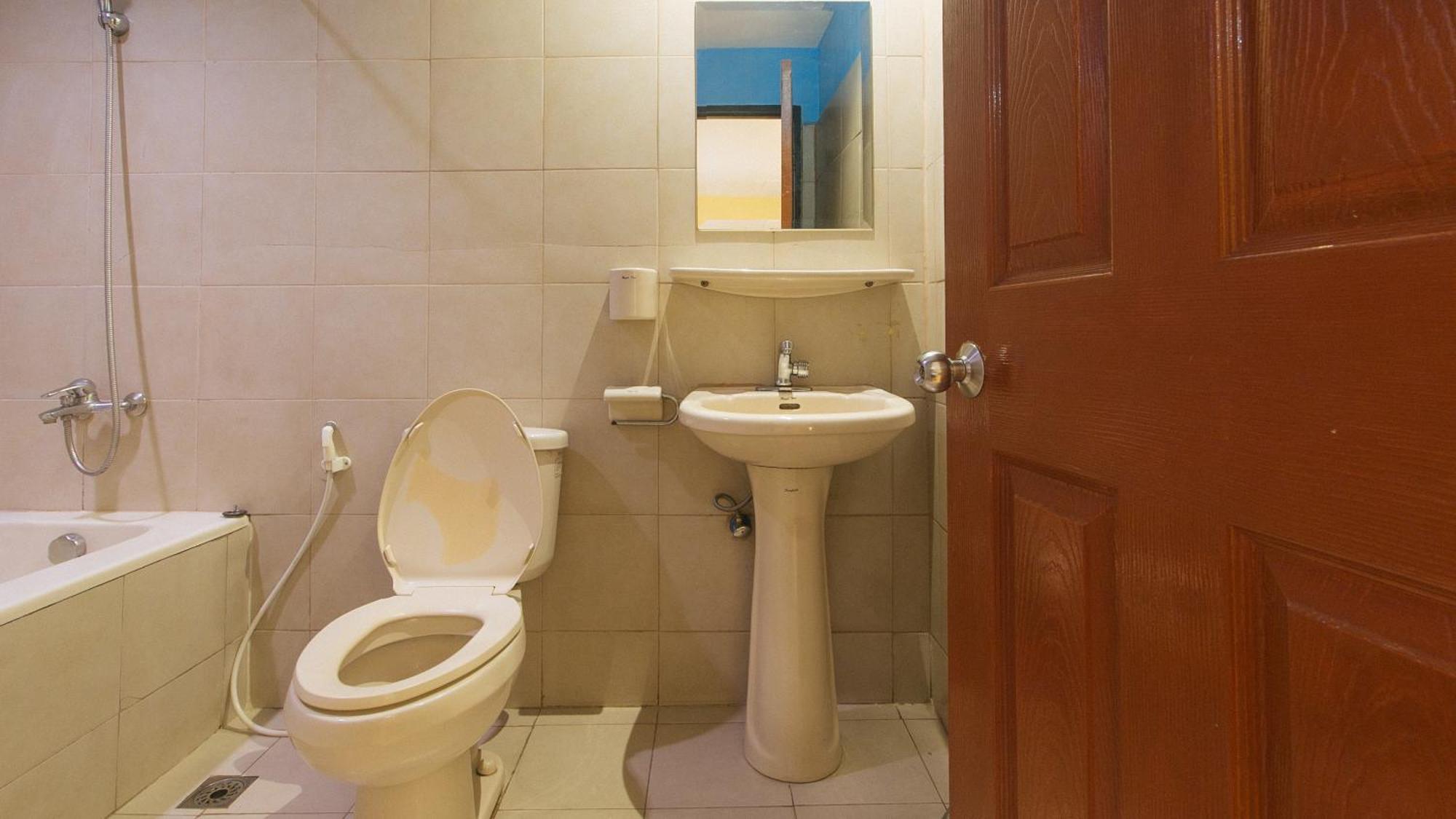 Reddoorz At Comfy Inn Ermita Manila Exterior foto